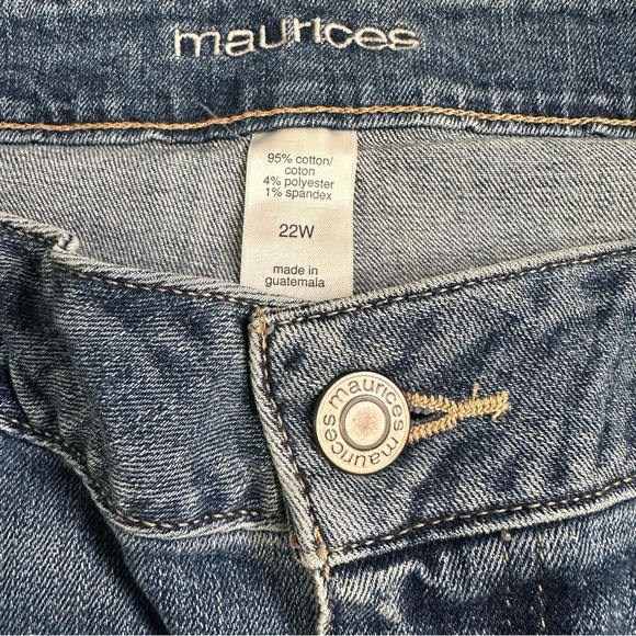 Maurices Women’s 22W Distressed Medium Wash Cropped Jeans - Picture 6 of 6